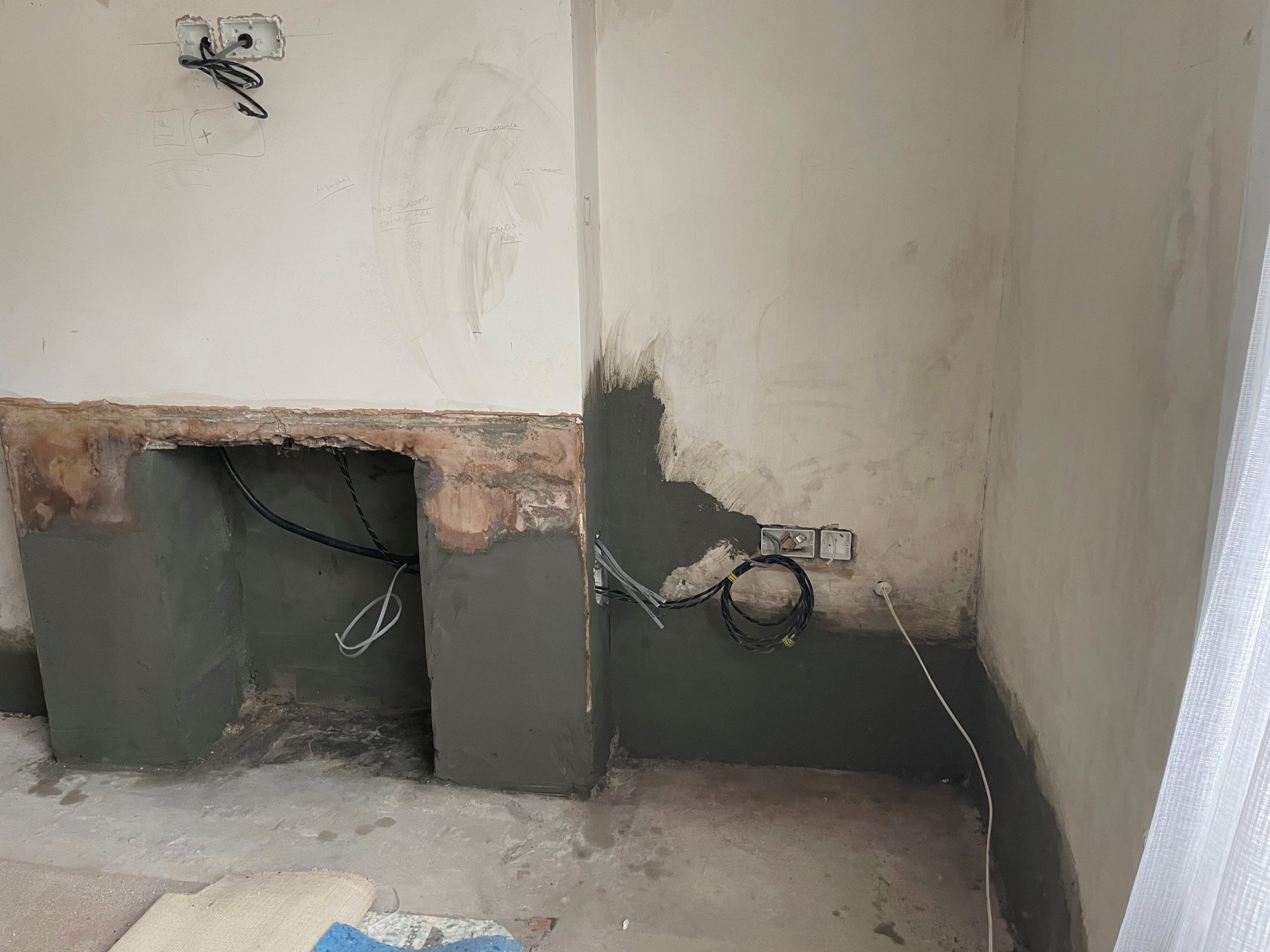 Damp/Mouldy Walls A1 Complete Builders